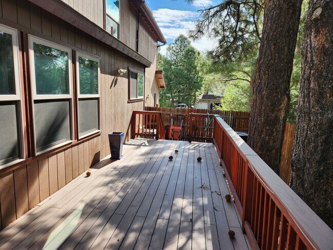 Building Photo - Beautiful home on Skyline Drive