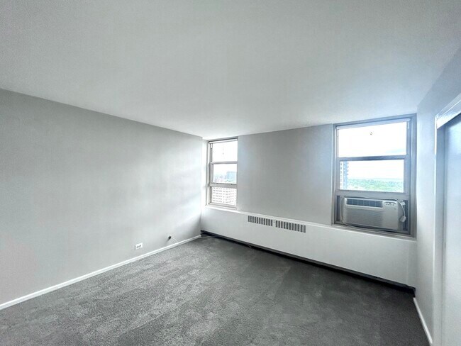 Building Photo - 3950 N Lake Shore Dr