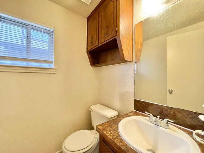 Building Photo - 3004 Chaucer Dr