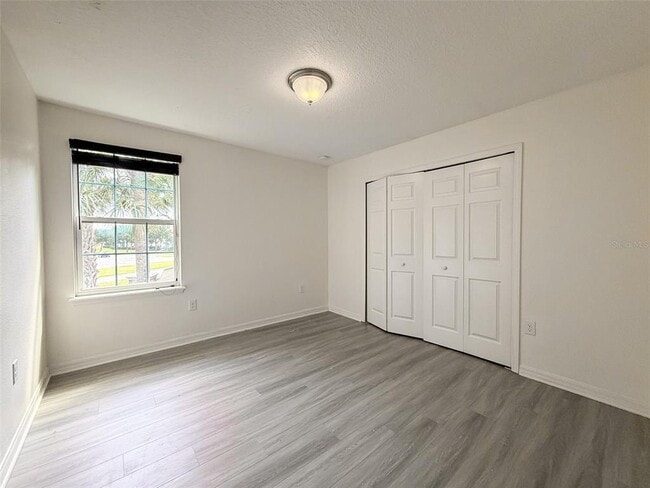 Building Photo - 11804 Silverlake Park Dr