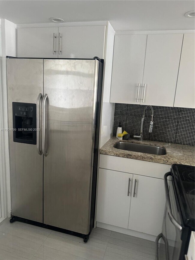 Building Photo - 3000 Marcos Dr