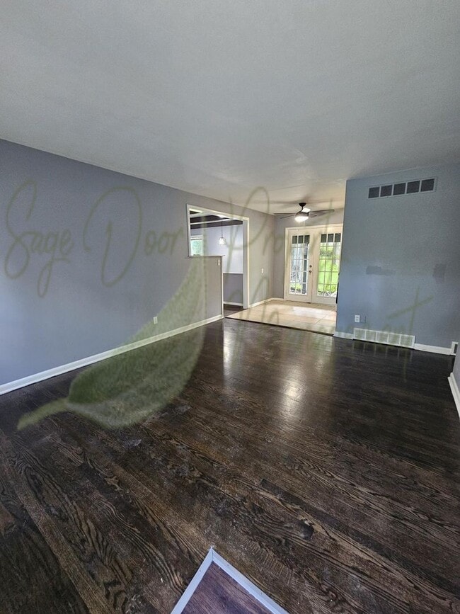 Building Photo - MODERN RENOVATIONS!!!