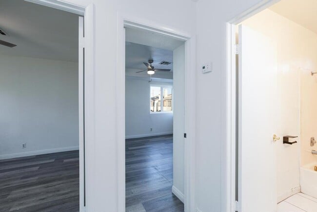 Building Photo - 2 bedroom, 2 bath town house minutes from the Strip