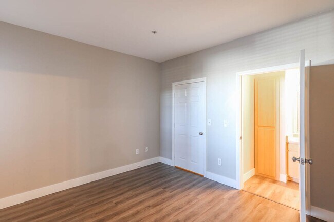 Building Photo - 2 Suite 1st Floor Condo In Gated Northwest...