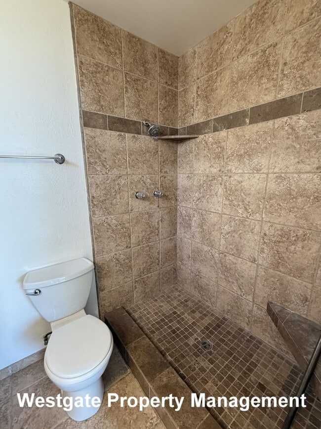 Building Photo - 864 Crinella Dr