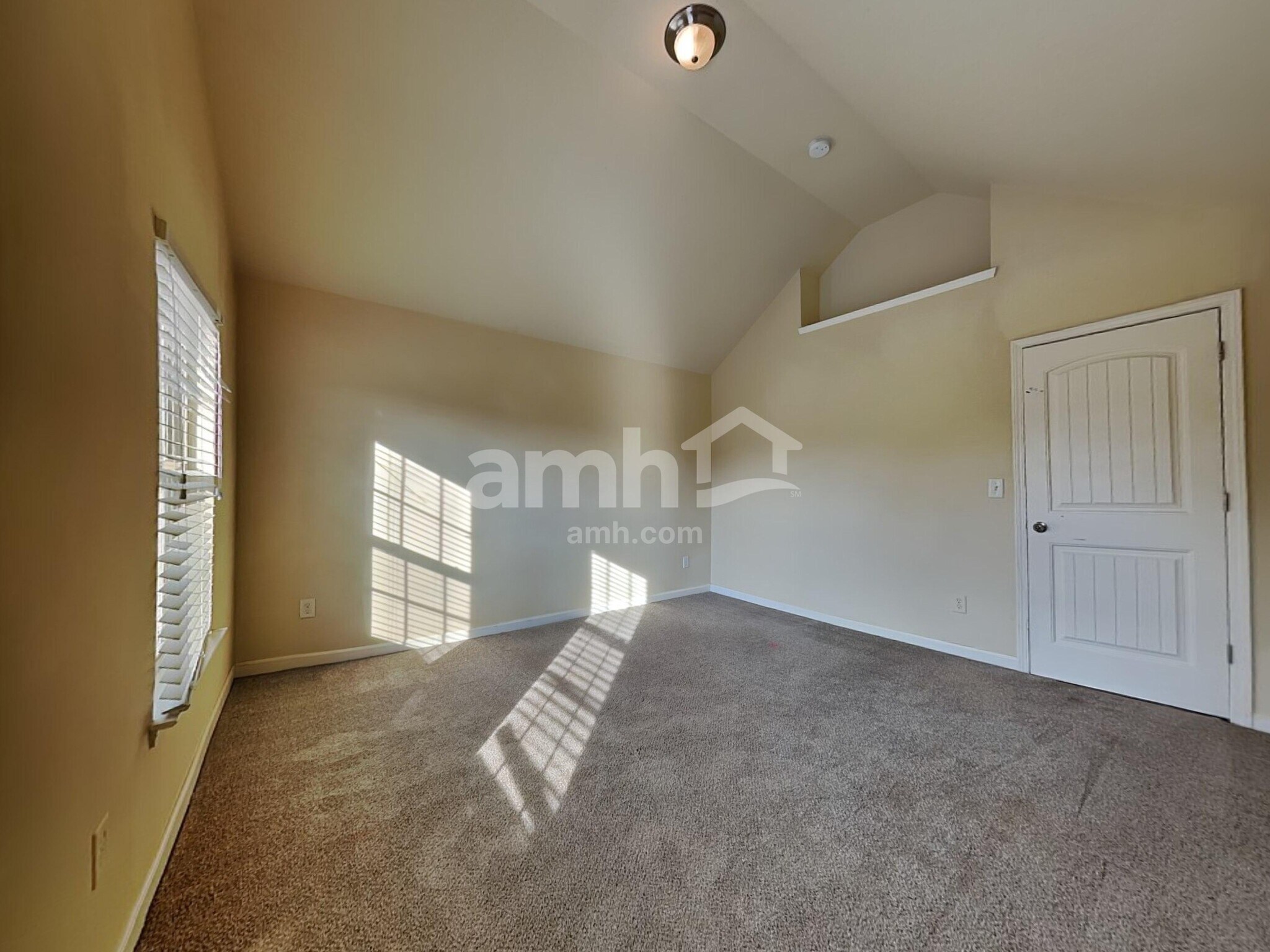 Building Photo - 1470 Rose Terrace Cir