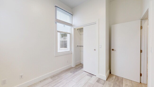 Building Photo - 767 6th Ave