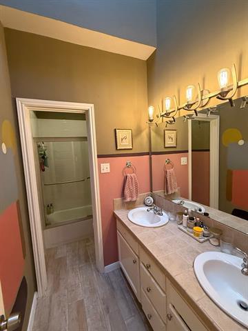 Building Photo - 4424 Holland Ave