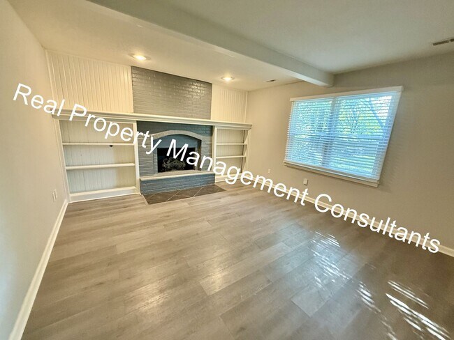Building Photo - 3 Bed 2 Bath Modern Home in Prime Location!