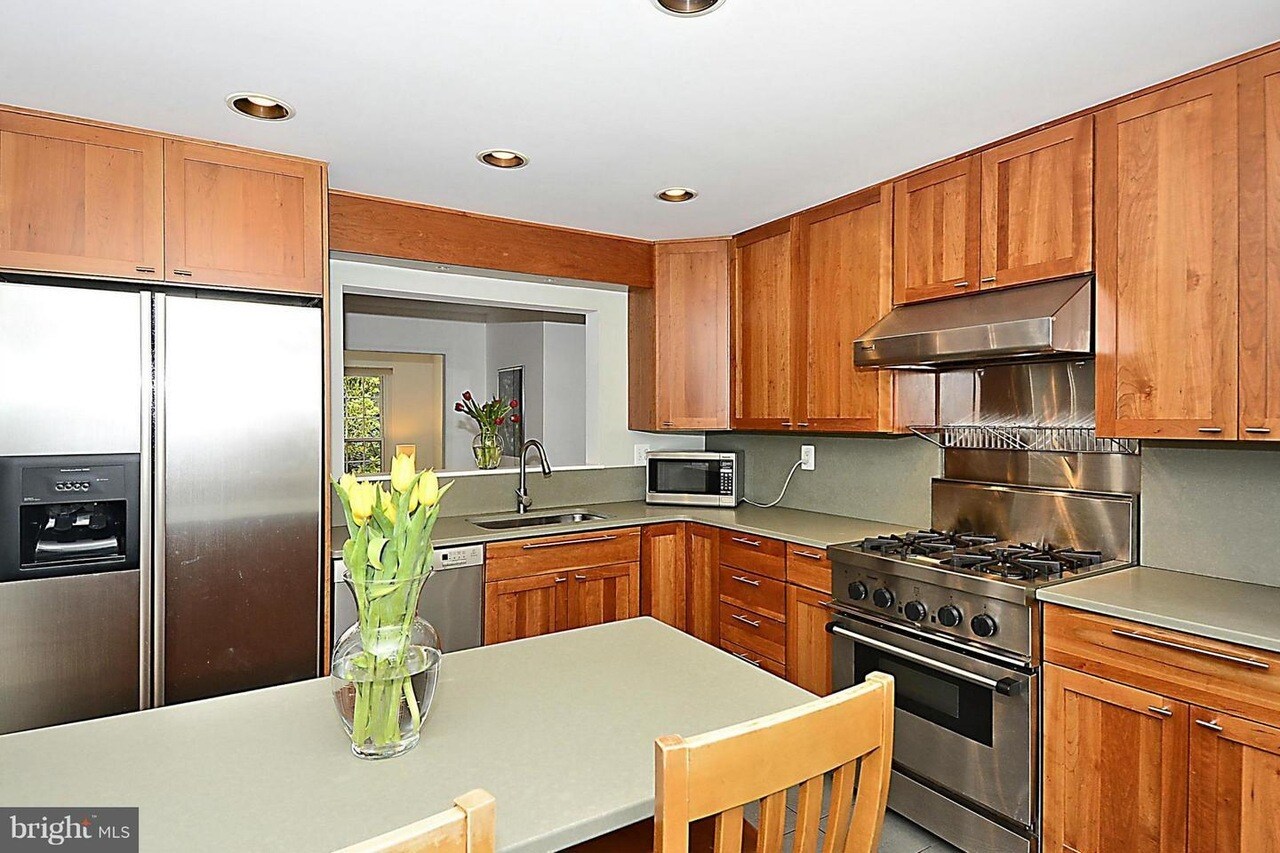 Building Photo - 1127 Fairview Ct