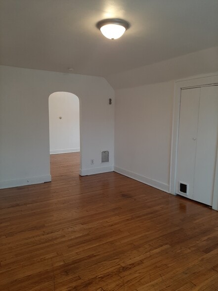 livingroom - 137 North Ave