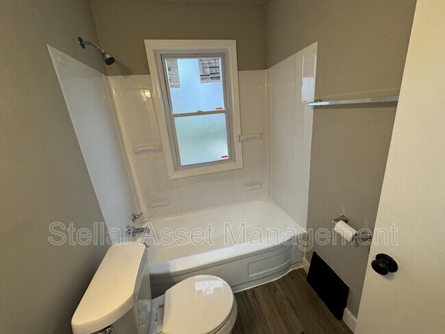 Building Photo - 4768 E 173rd St