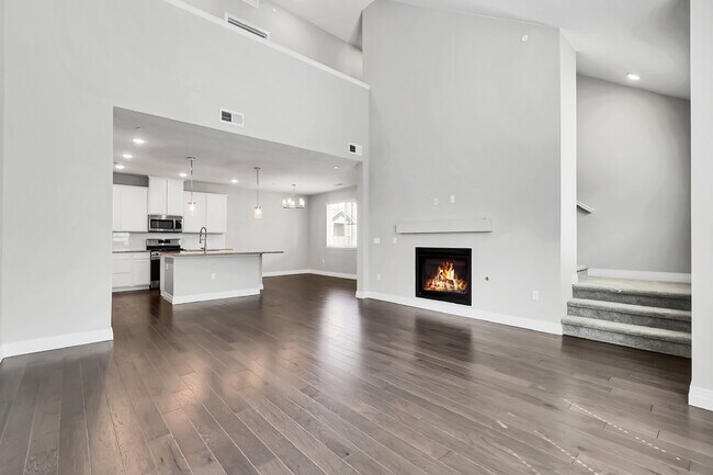 Building Photo - $2,775 - 3 Bed, 3 Bath Condo in Aurora wit...