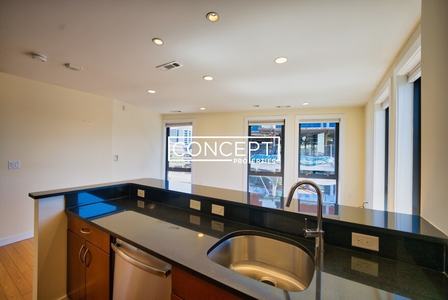 Building Photo - 9 Miner St