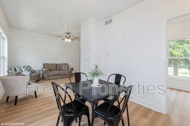 Building Photo - 1547 13th St