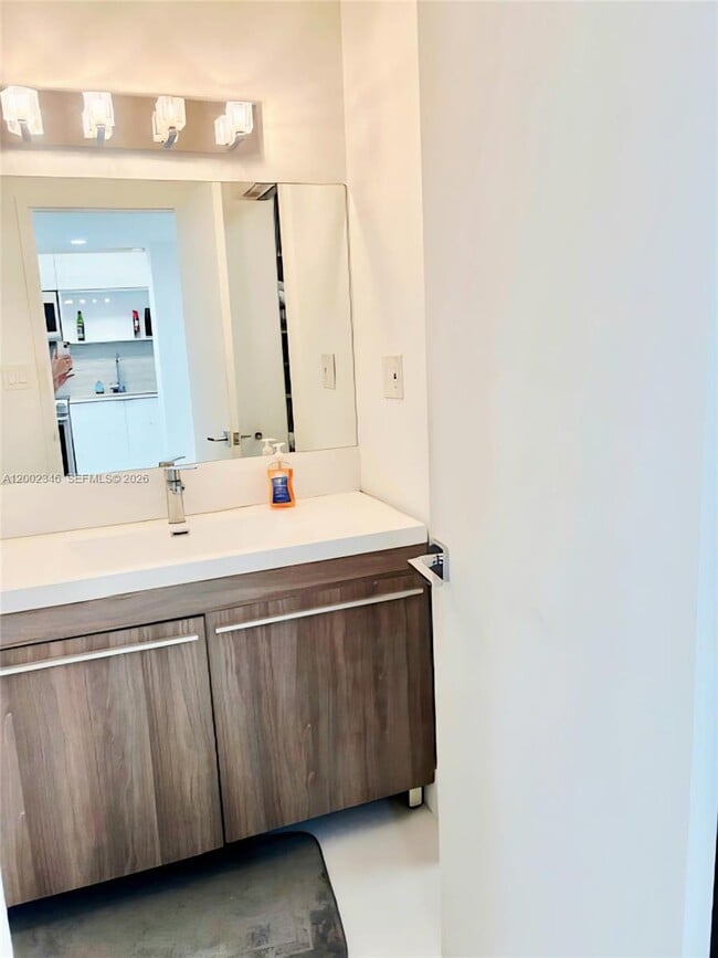 Building Photo - 100 Lincoln Rd