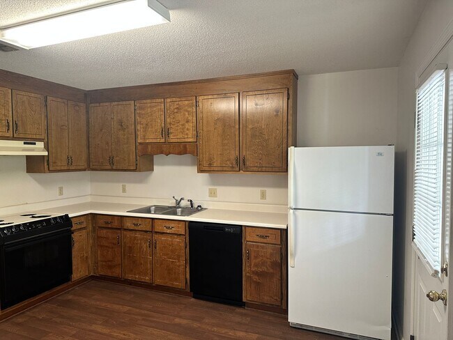 Building Photo - 6119 B Vinnie Dr