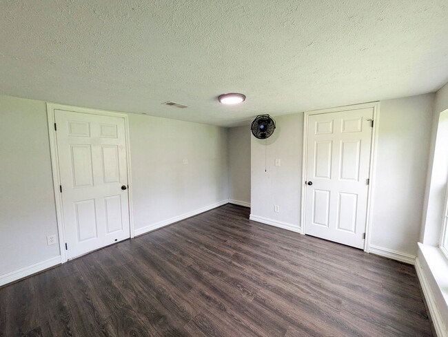 Building Photo - 1125 N Tannahill St