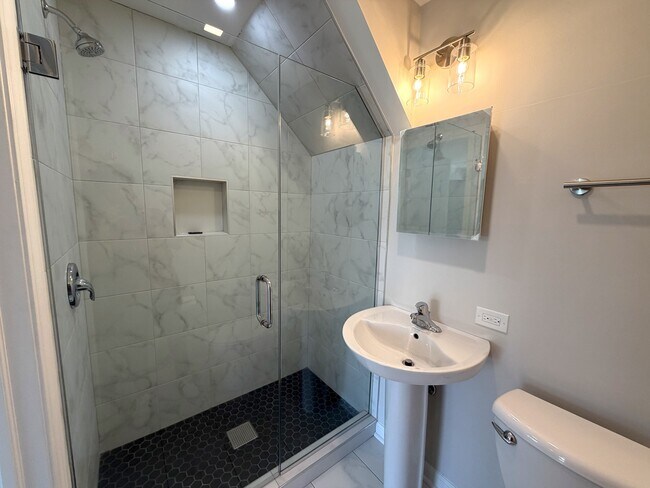 Building Photo - 1132 Brighton Pl