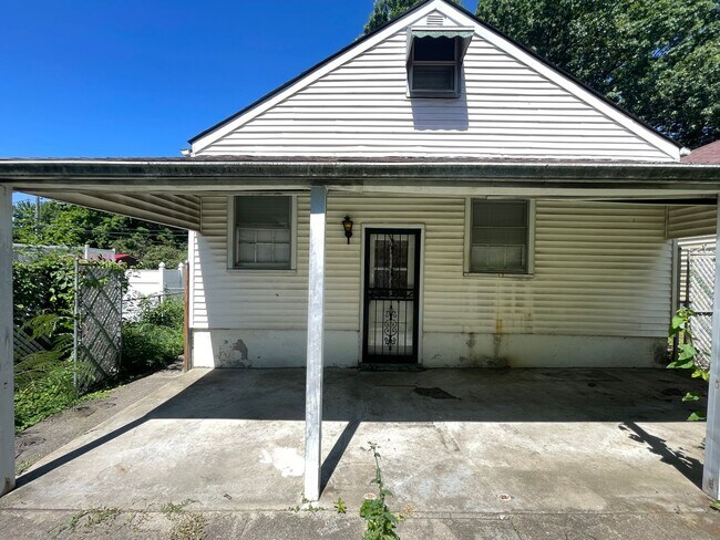 Building Photo - 2413 S 5th St
