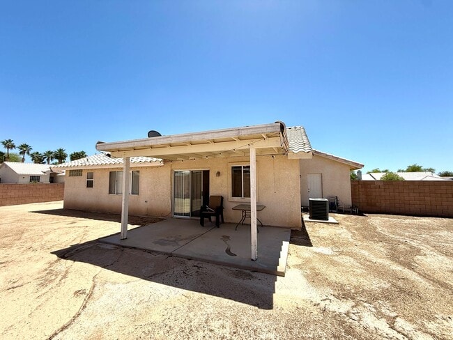Building Photo - Charming 2 Bed, 2 Bath Home with Open Floo...
