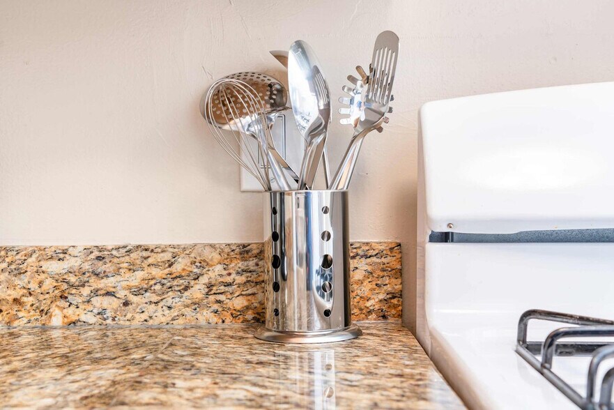 Building Photo - 2312 Bonar St