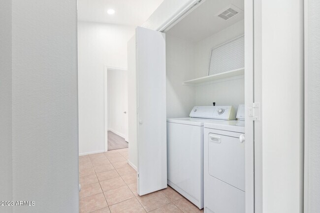 Building Photo - 4354 E Campo Bello Dr