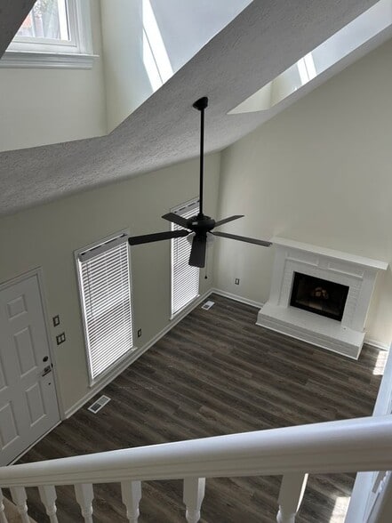 Building Photo - 818 Manning Way SW