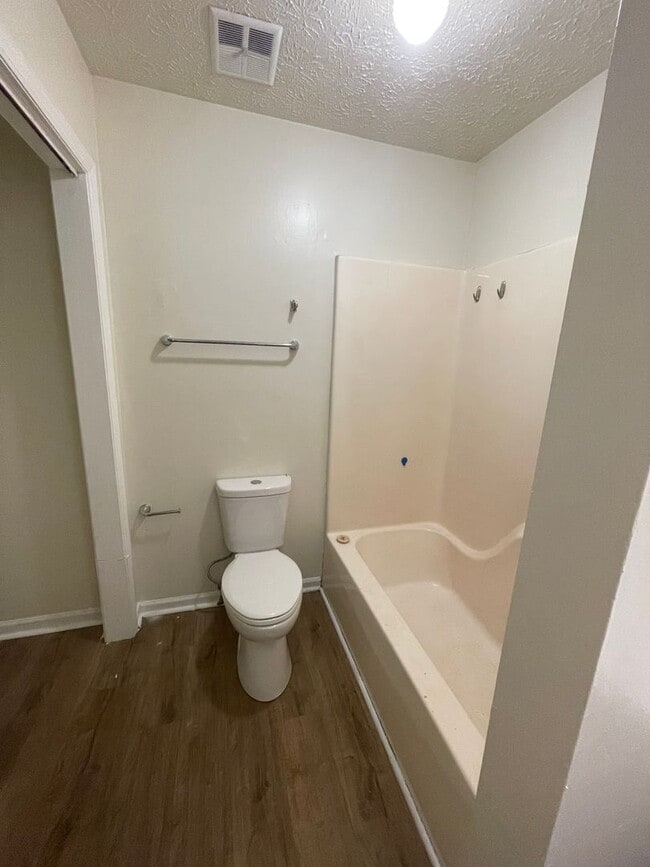 Building Photo - 102 Redstone Dr