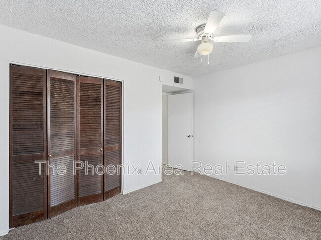 Building Photo - 2232 W Lindner Ave