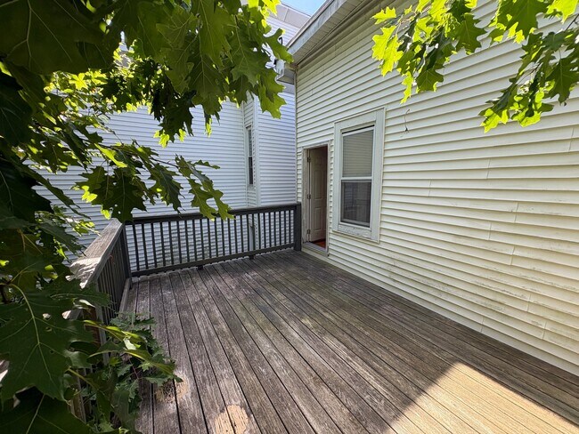 Building Photo - 235 Heath St