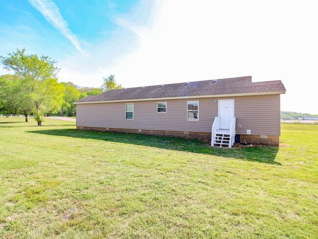 Building Photo - Great Location! 4 Bedroom Home Close to Downtown Pulaski