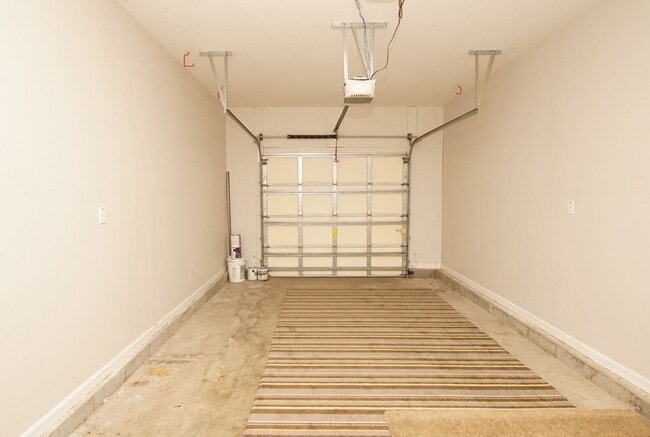 Building Photo - Central Niceville Location