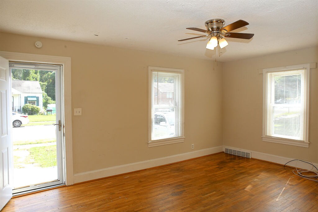 Building Photo - 2214 Walker Ave