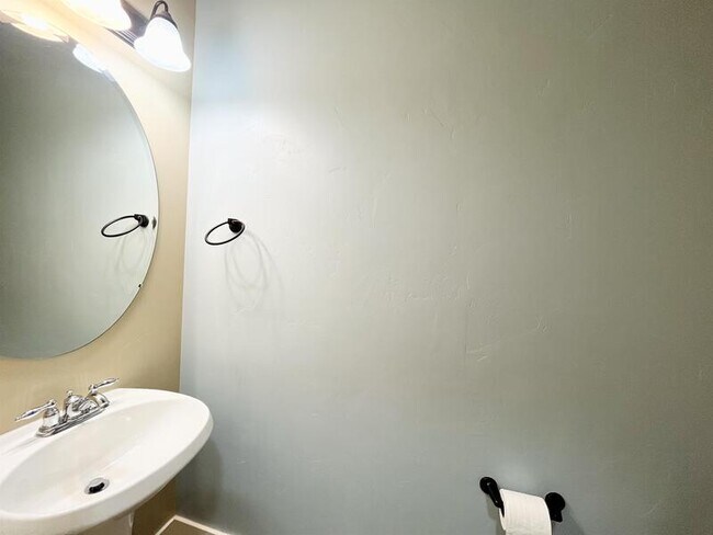 Building Photo - 1576 Venetian Way