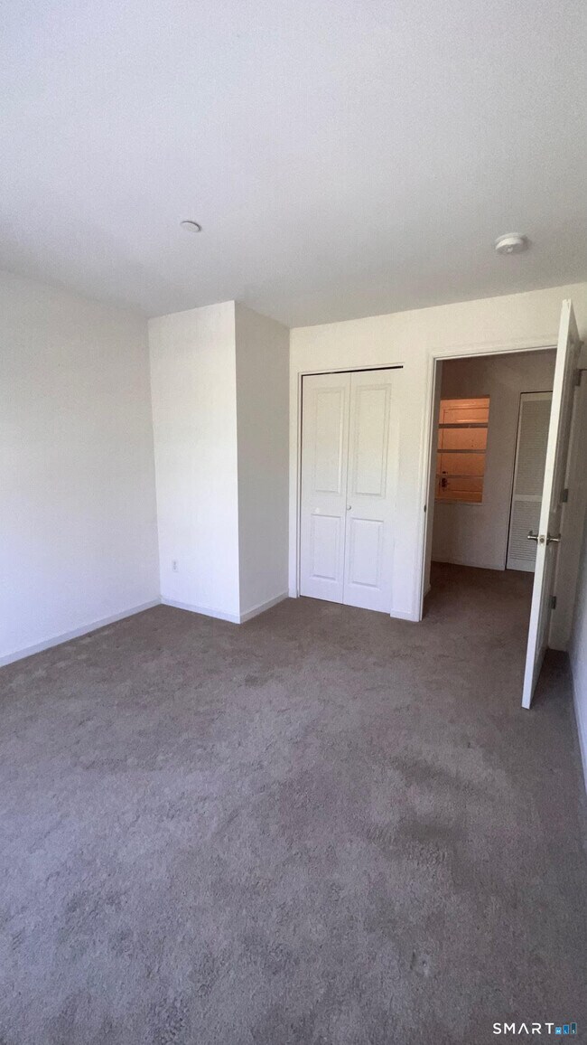 Building Photo - 26 School House Dr