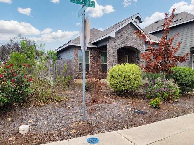 Building Photo - Nice 3/BR 2/BA – Cozy & Comfortable Living