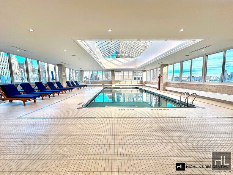 Building Photo - 220 E 65th St