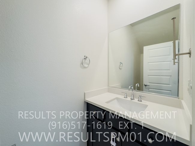 Building Photo - Pristine Upgraded 3 Bed 2.5 Beauty