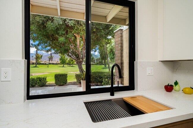 Building Photo - 179 Gran Via