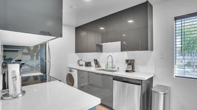 Building Photo - 1980 California St