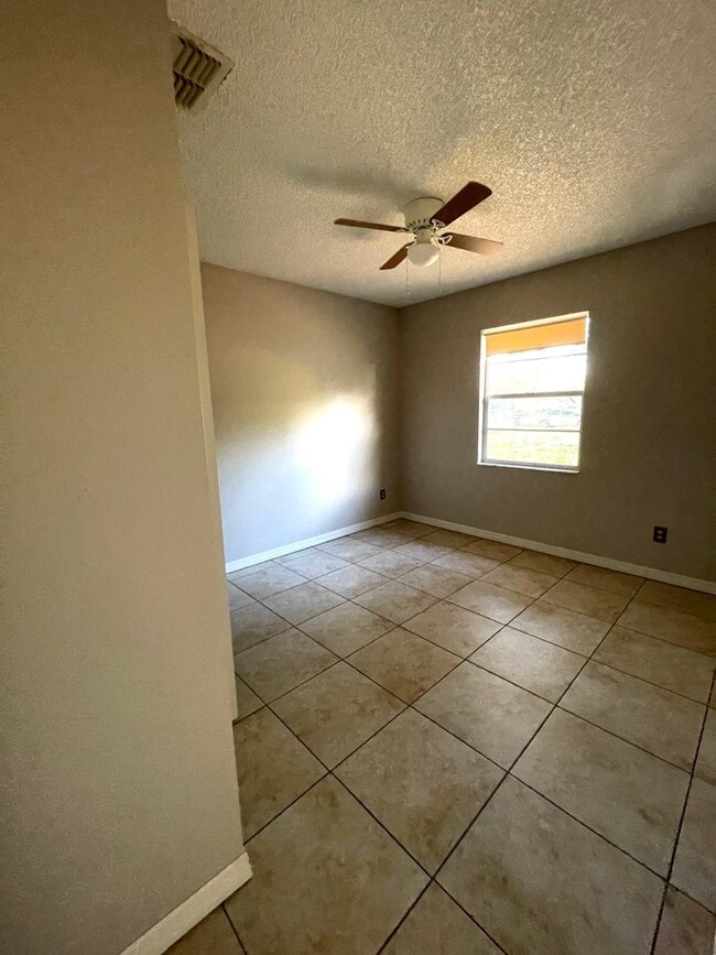 Building Photo - MOVE IN SPECIAL-Nice 2/1 Duplex Home for Rent in St. Cloud