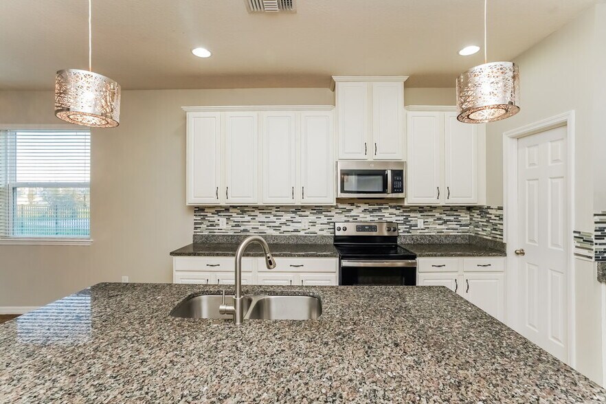 Building Photo - 10141 Celtic Ash Dr