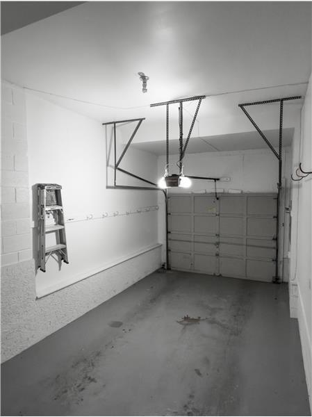 Building Photo - 42 Greythorne Woods Cir