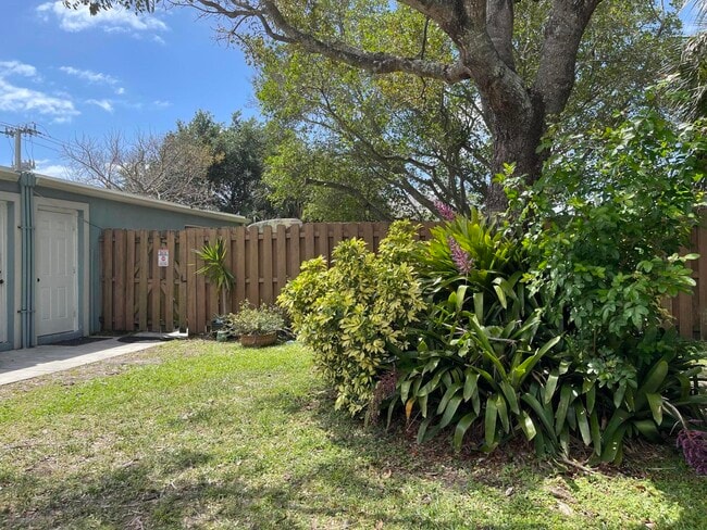 Building Photo - 701 SE 4th St