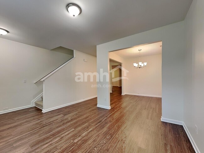 Building Photo - 2311 Foxy Dr