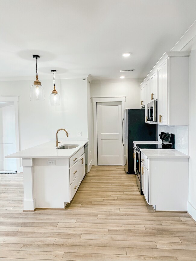 Building Photo - 15 E 2nd Ave Apt 2