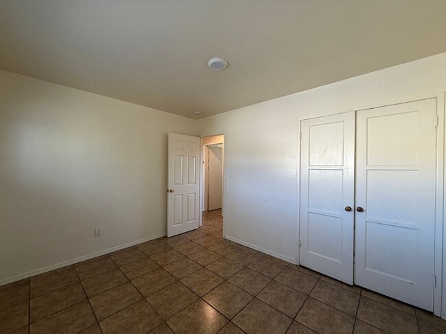 Building Photo - P363