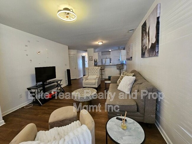 Building Photo - 336 Lutz Ave