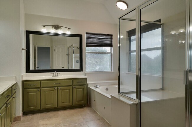 Building Photo - 1414 Laurel Oak Loop